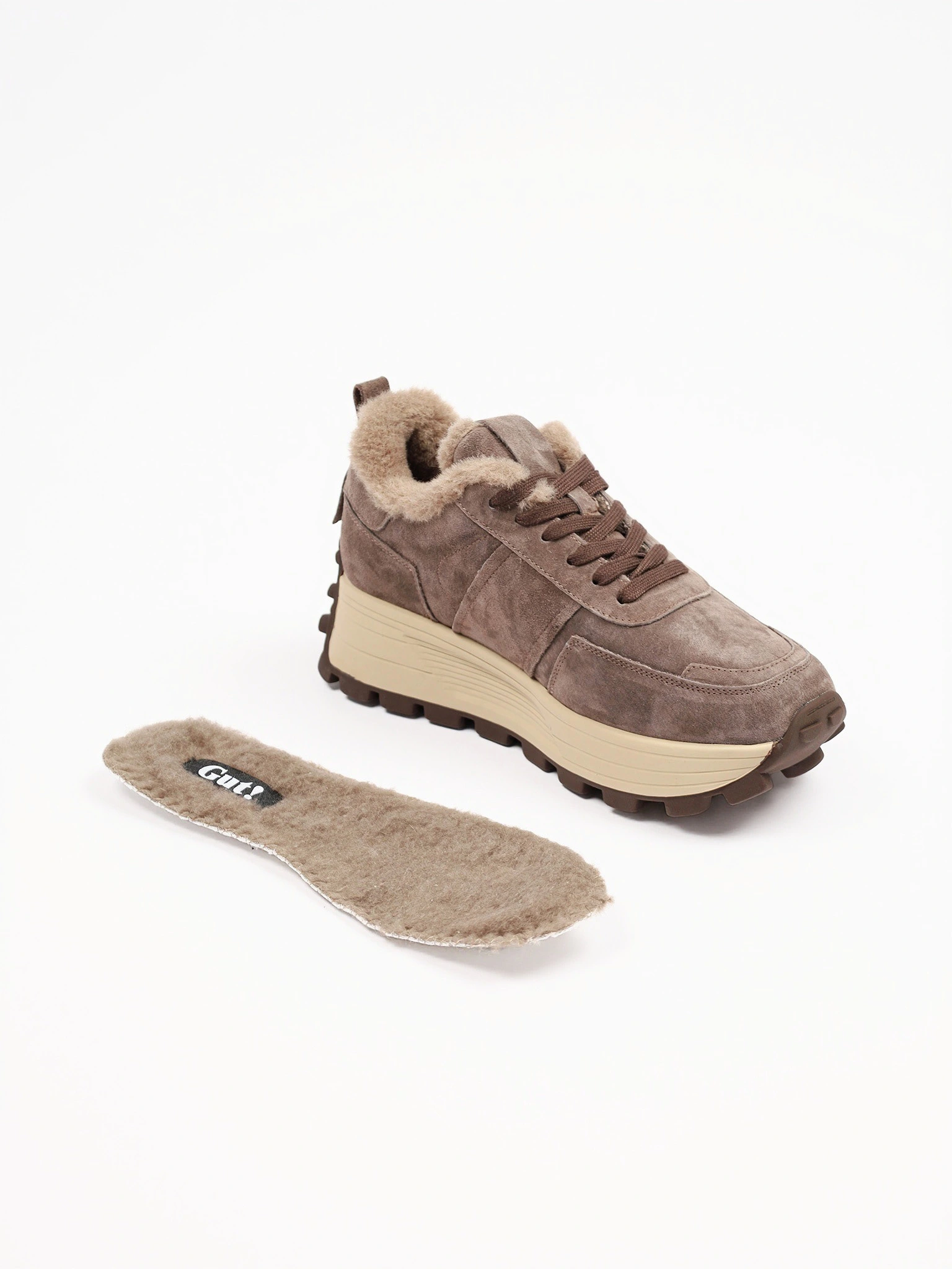 Кроссовки утепленные темно-коричневого цвета на рельефной подошве